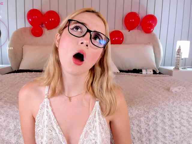 MaiaCollins webcam