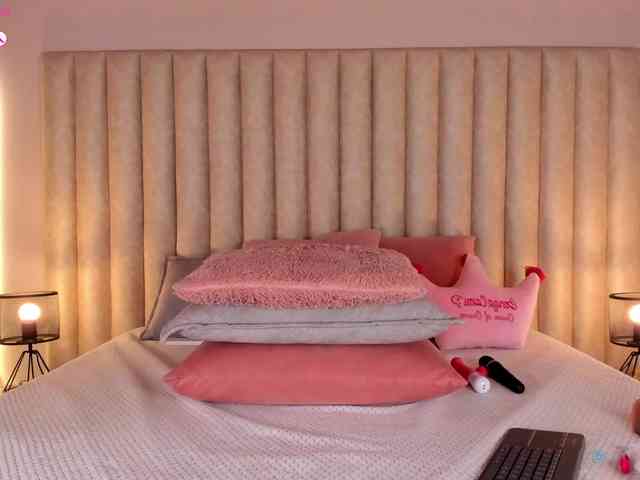 MaiaCollins webcam