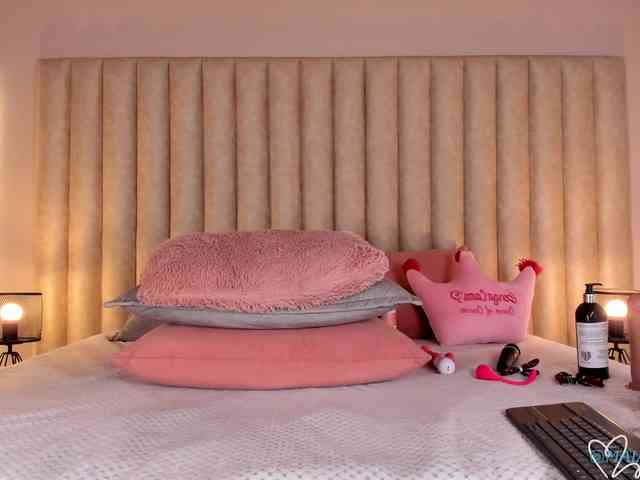 MaiaCollins webcam
