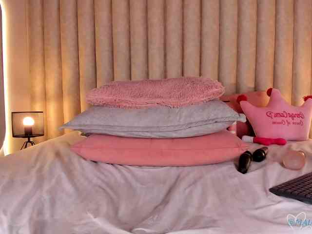 MaiaCollins webcam