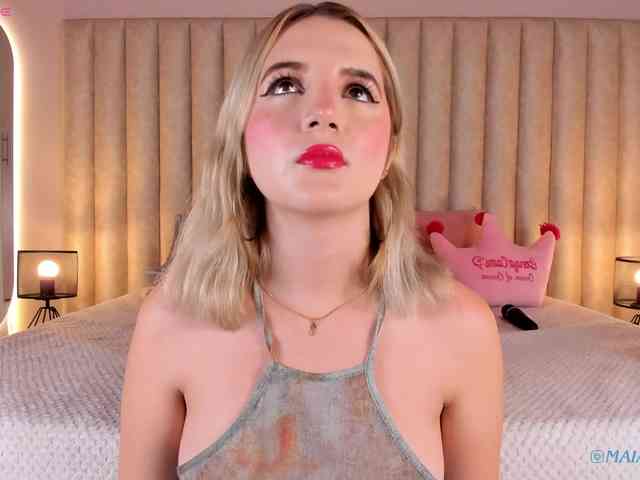 MaiaCollins webcam