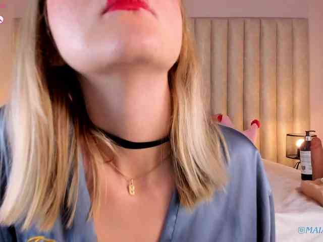 MaiaCollins webcam