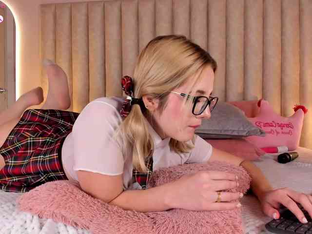 MaiaCollins webcam