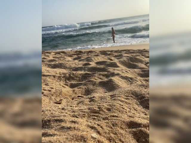 Silly KinaMoonLove from BongaCams gets her shape humped in public! KinaMoonLove from BongaCams