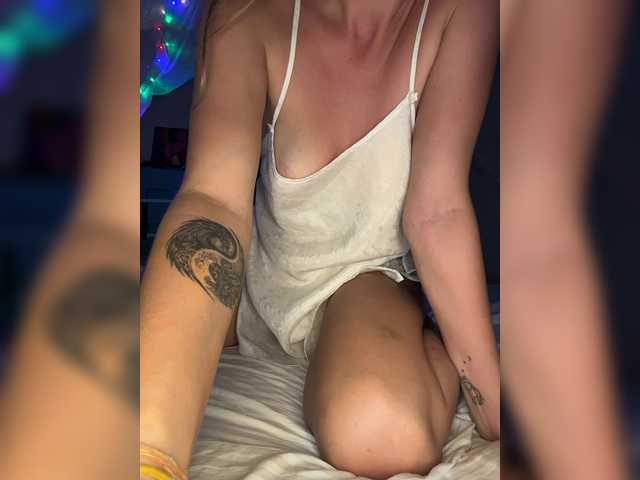 KinaMoonLove's BongaCams show and profile