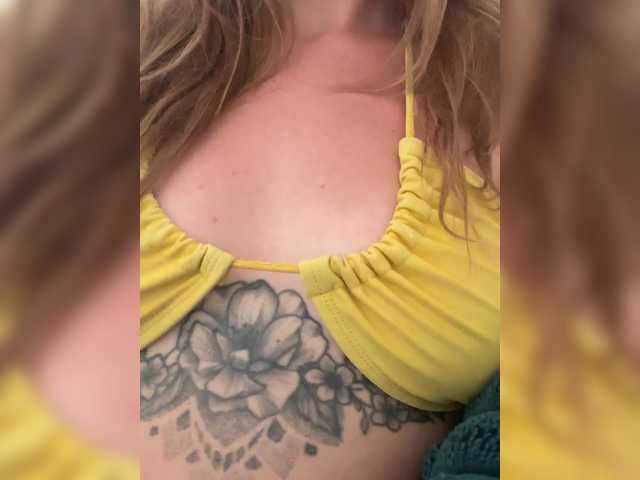 KinaMoonLove's BongaCams show and profile