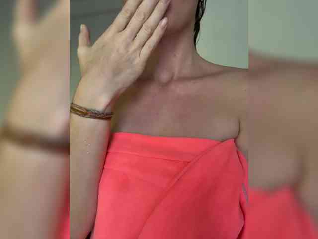 KinaMoonLove Live Webcam on BongaCams