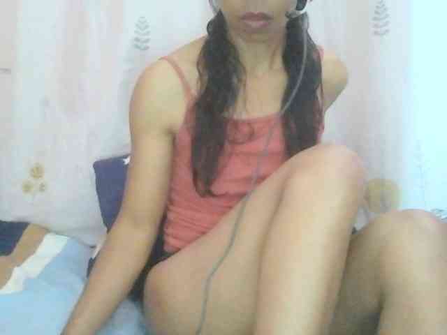 Myrinaahh webcam