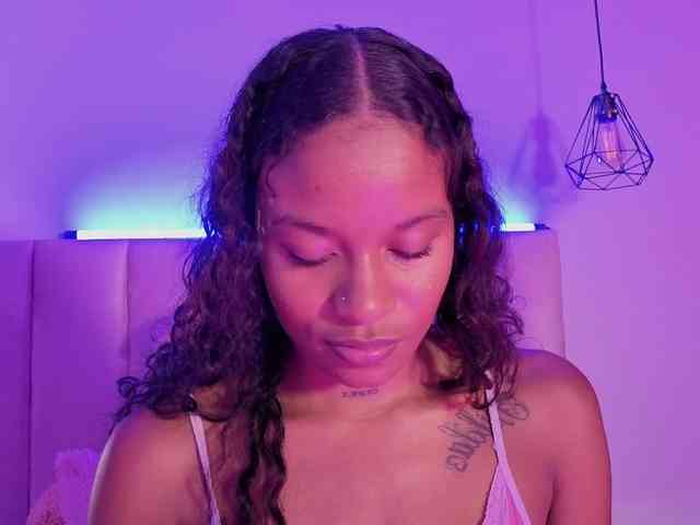 NAHOMII-BROWN webcam