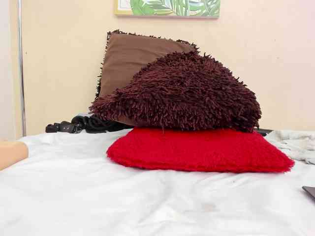 NAHOMII-BROWN webcam