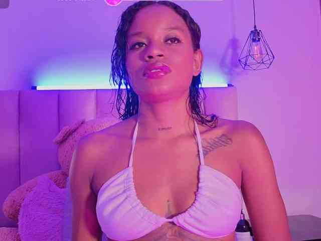 NAHOMII-BROWN webcam