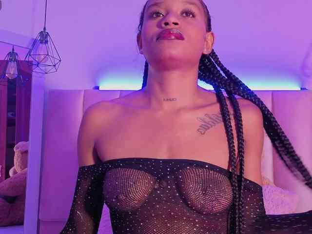 NAHOMII-BROWN webcam