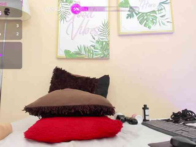 NAHOMII-BROWN webcam