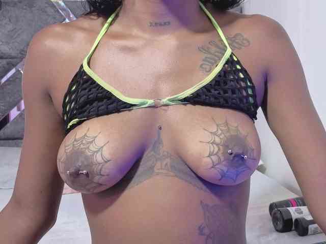 NAHOMII-BROWN webcam