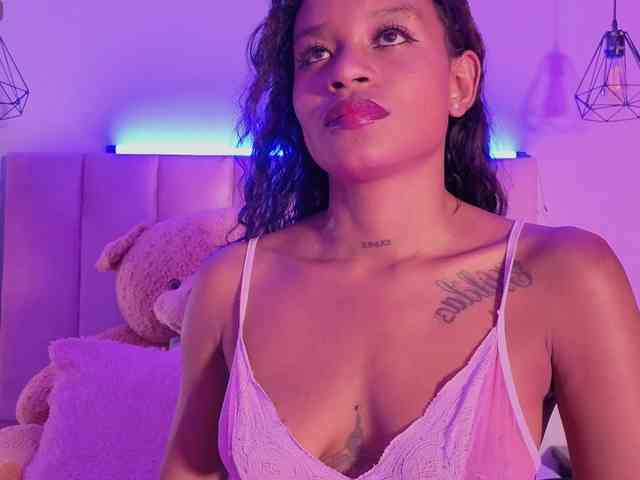 NAHOMII-BROWN webcam