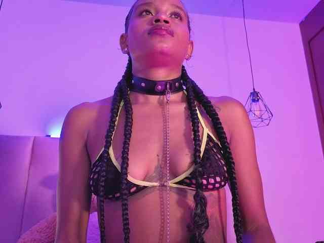 NAHOMII-BROWN webcam