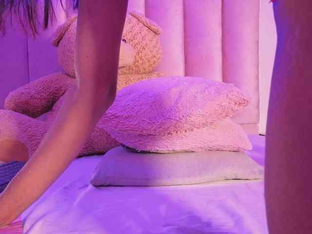 NAHOMII-BROWN webcam