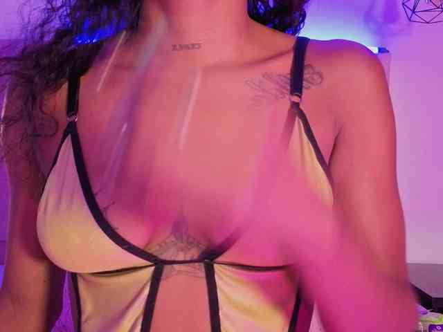 NAHOMII-BROWN webcam