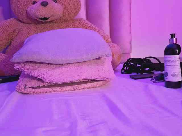 NAHOMII-BROWN webcam