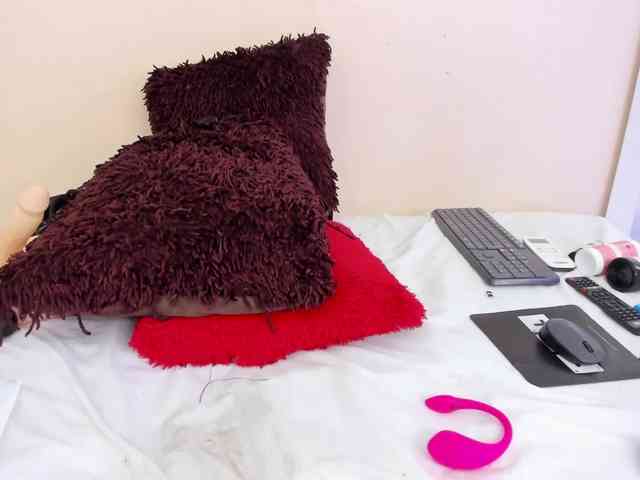 enter chatroom NAHOMII-BROWN