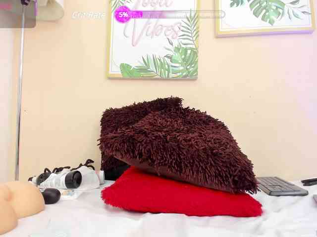 NAHOMII-BROWN webcam