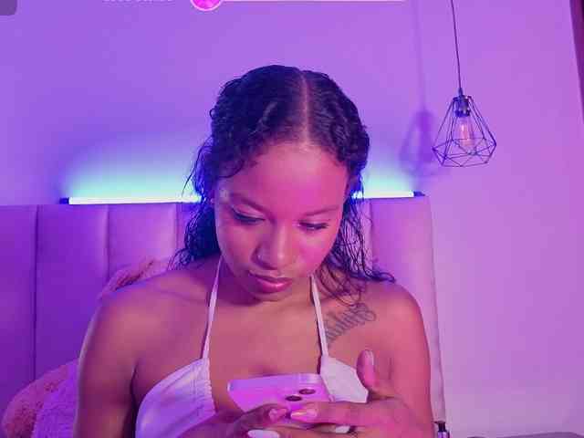 NAHOMII-BROWN webcam