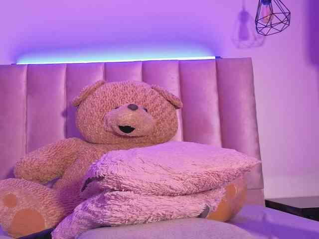 NAHOMII-BROWN webcam