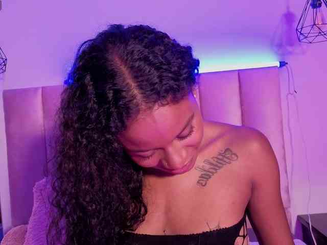 NAHOMII-BROWN webcam