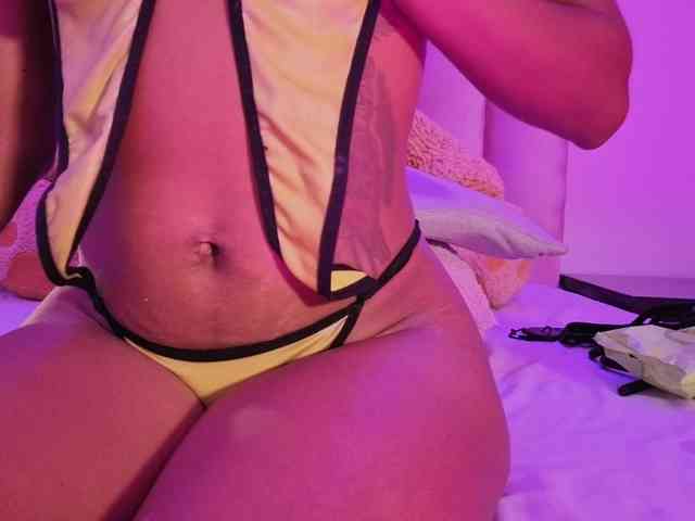 NAHOMII-BROWN webcam