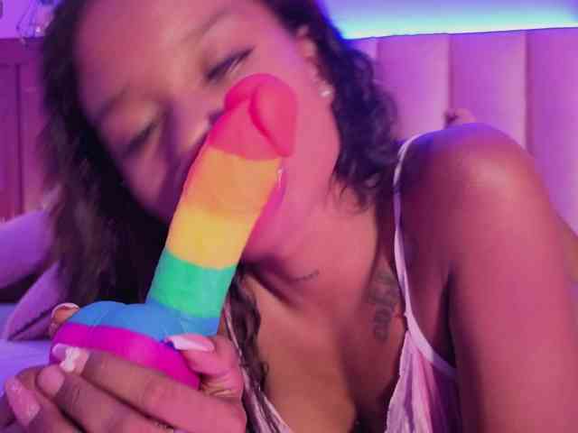 NAHOMII-BROWN webcam