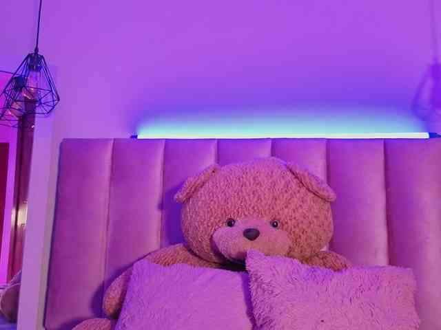 NAHOMII-BROWN webcam