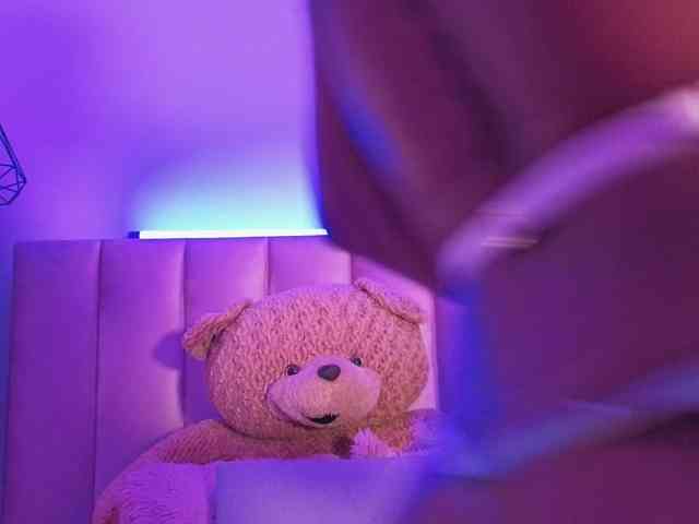 NAHOMII-BROWN webcam