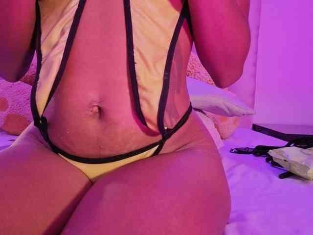 NAHOMII-BROWN webcam