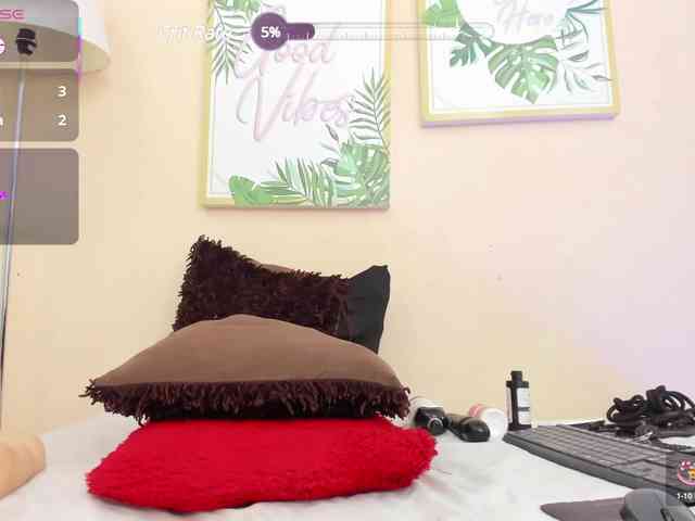 NAHOMII-BROWN webcam