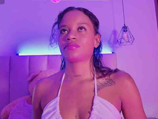 NAHOMII-BROWN webcam