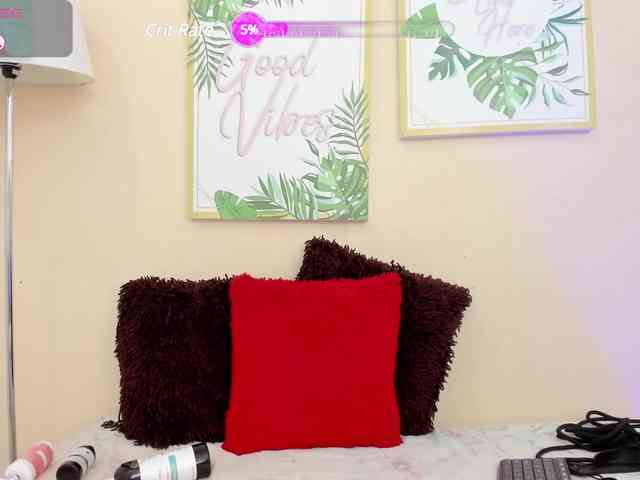 NAHOMII-BROWN webcam