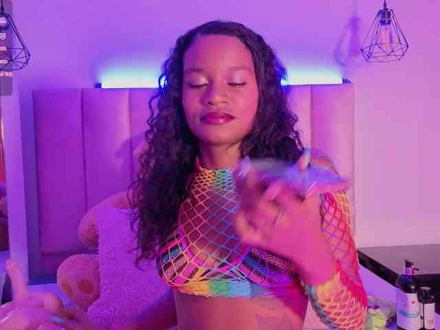 NAHOMII-BROWN webcam