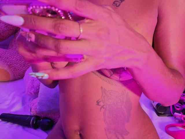 NAHOMII-BROWN webcam