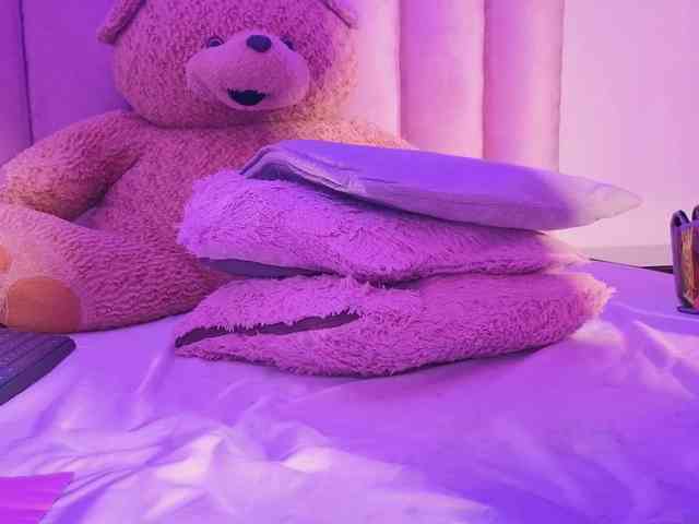 NAHOMII-BROWN webcam