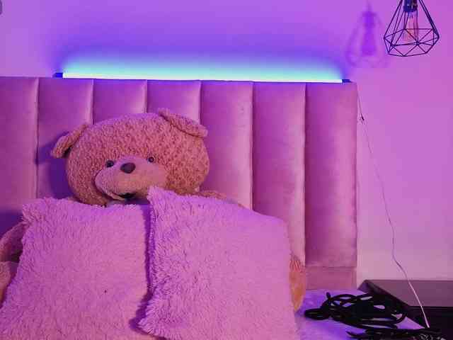 NAHOMII-BROWN webcam