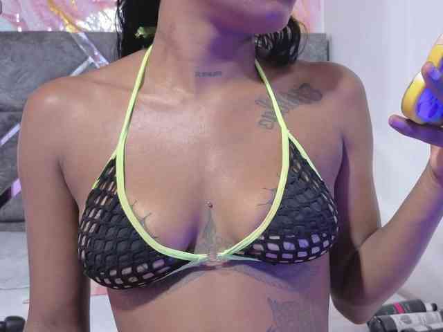 NAHOMII-BROWN webcam