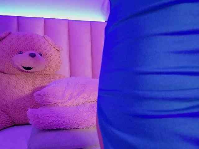 NAHOMII-BROWN webcam