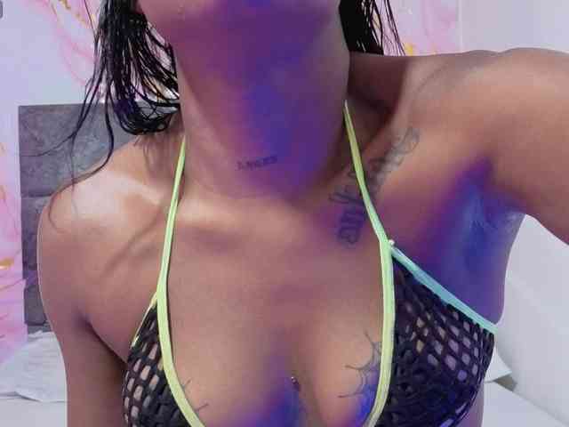 NAHOMII-BROWN webcam