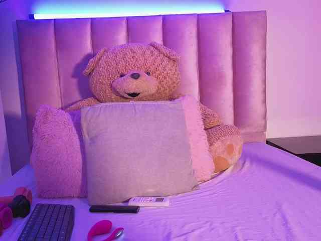 NAHOMII-BROWN webcam