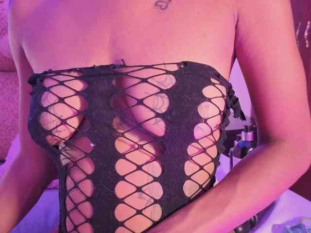 NAHOMII-BROWN webcam