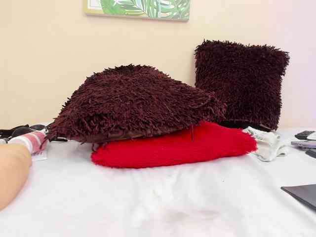 NAHOMII-BROWN webcam