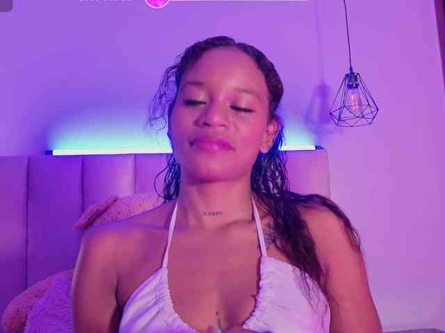 NAHOMII-BROWN webcam