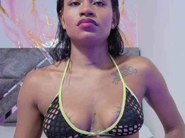 NAHOMII-BROWN webcam