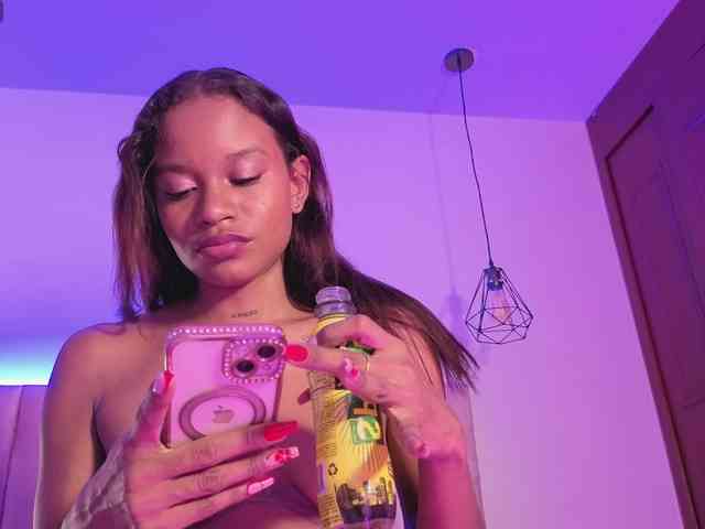 NAHOMII-BROWN webcam