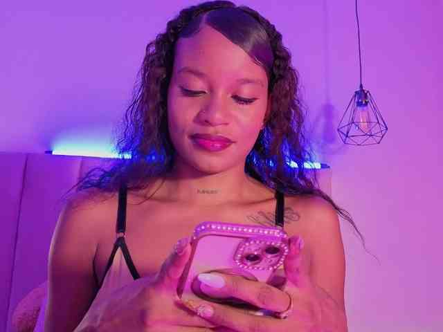 NAHOMII-BROWN webcam